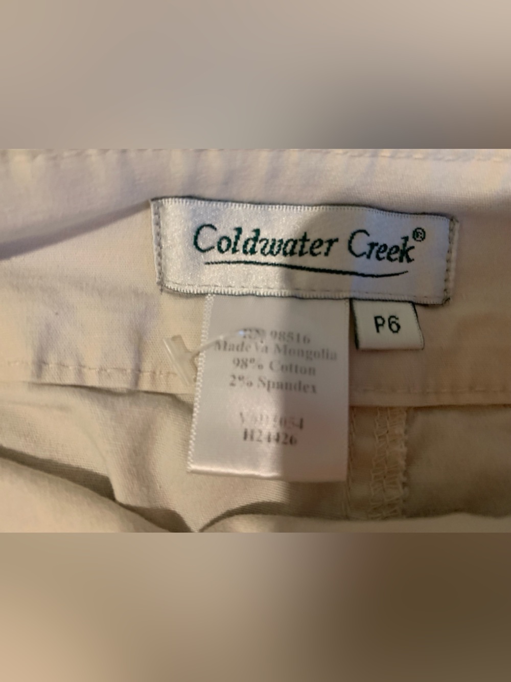 Coldwater Creek Light Cream Cargo Capris - Picture 3 of 5